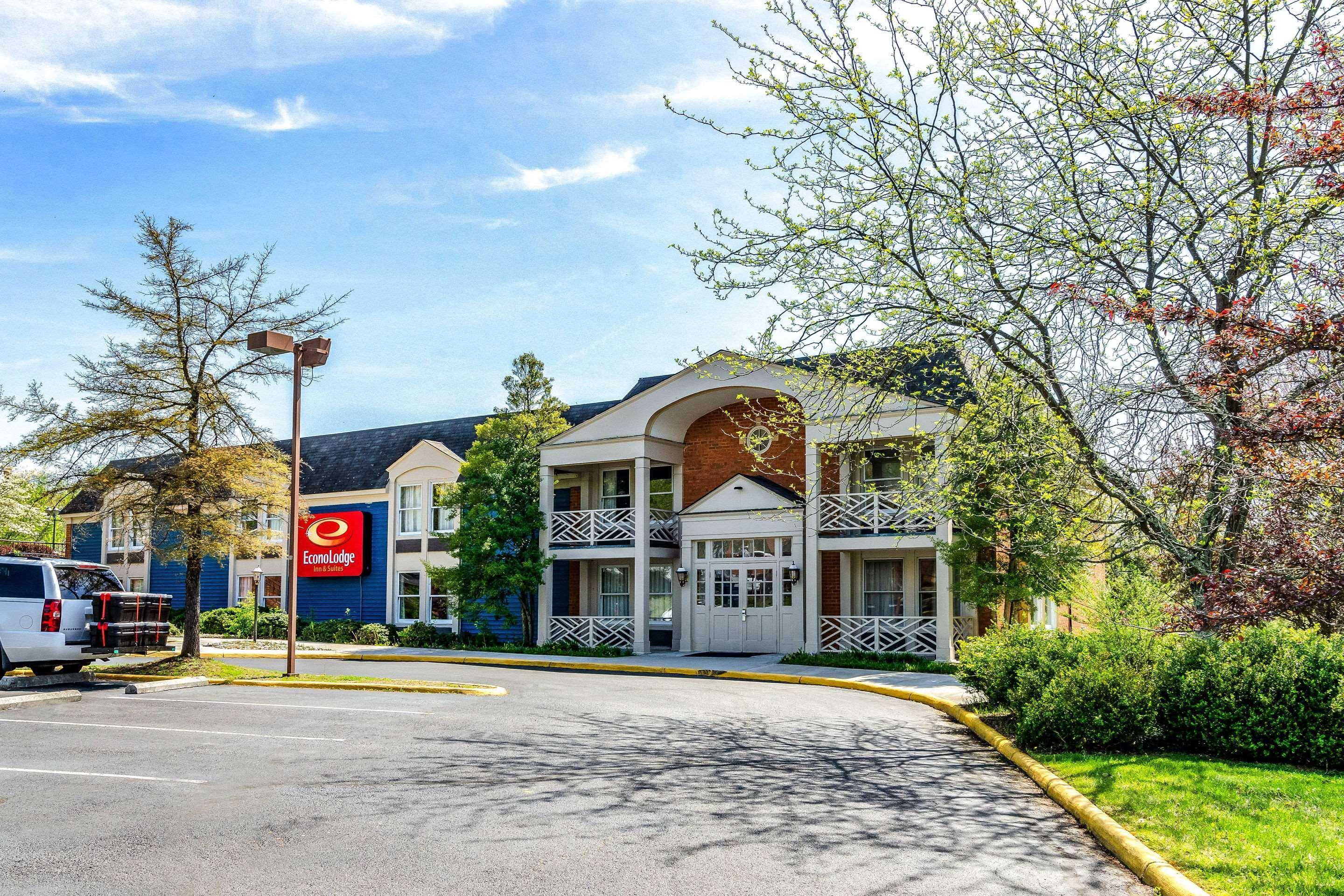 Econo Lodge Inn & Suites Radford-Blacksburg Area Exterior photo